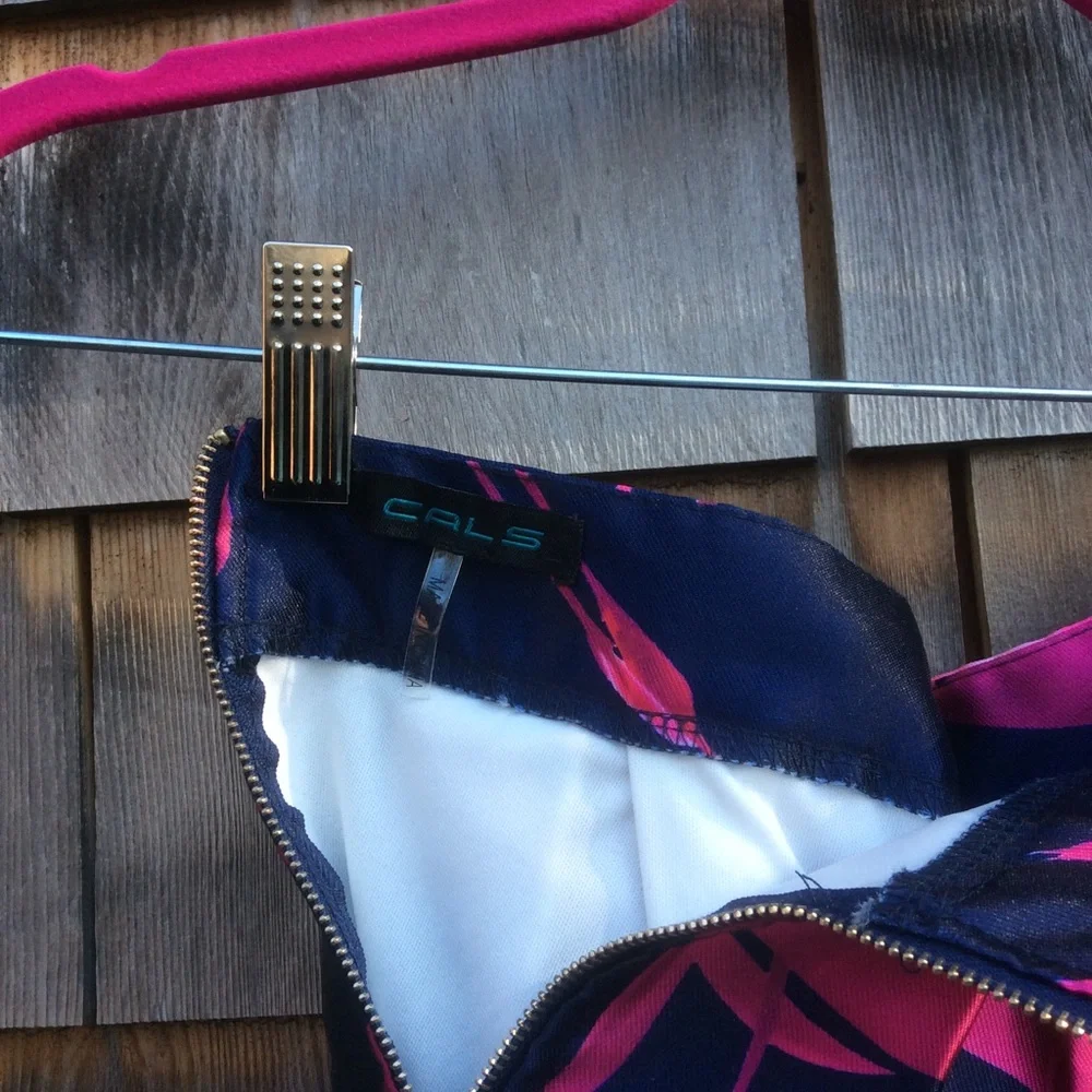 - Skirt - Picture 3 of 3